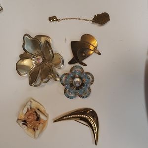 Lot of 6 vintage pins brooches pinup retro